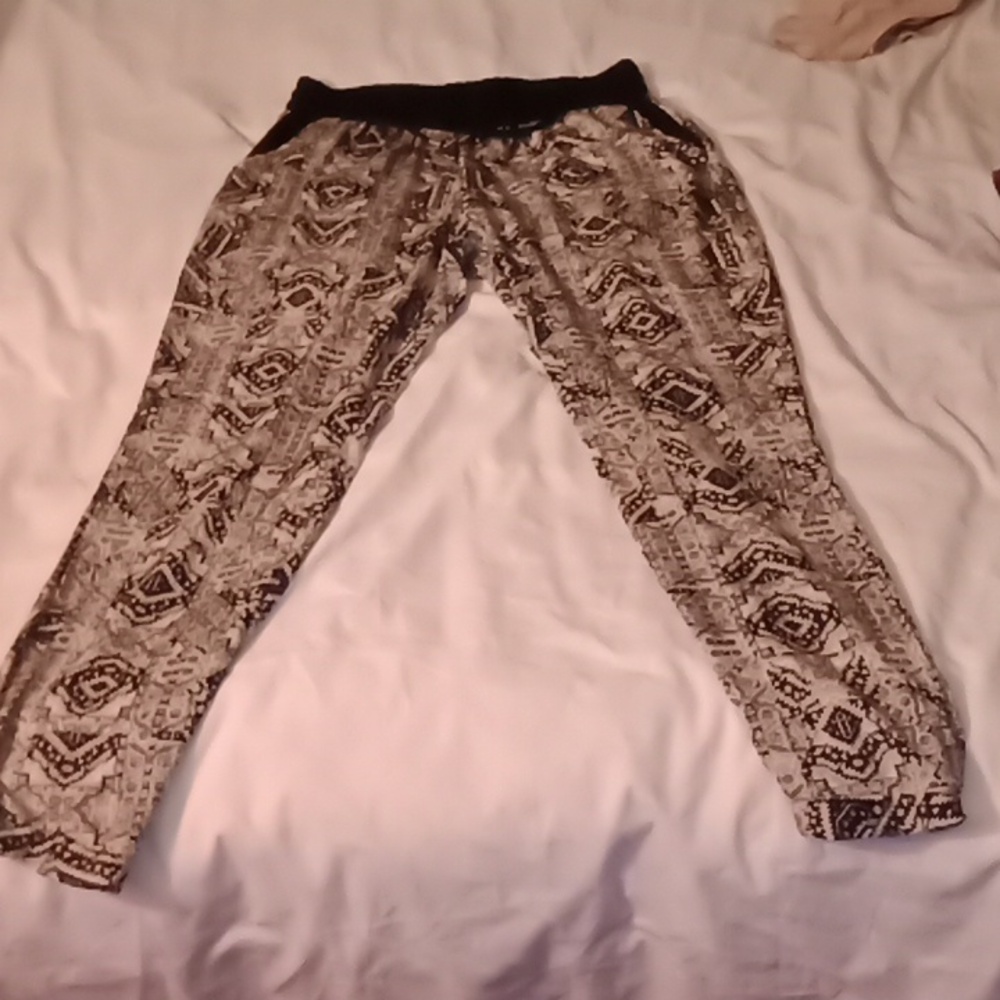 Kristen Nicole XL Tan, Black And White Pants 💯 Polyester Good Condition